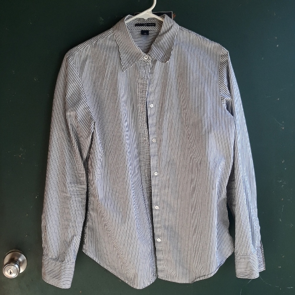 Gap blue/white striped button up